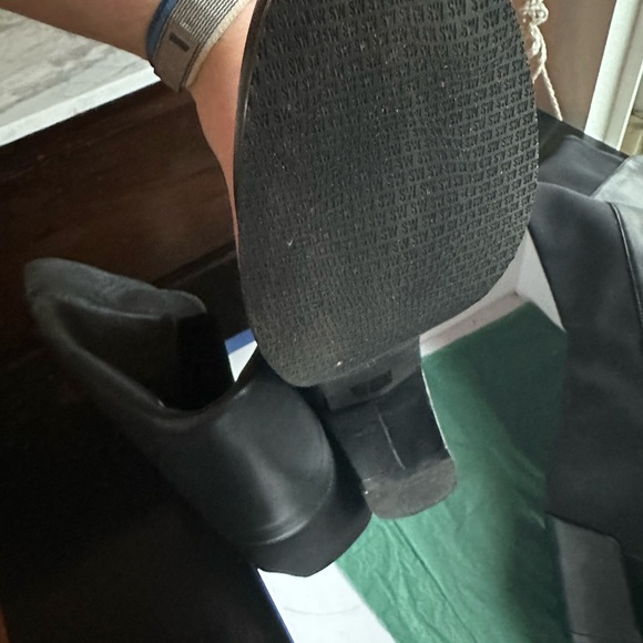 Stuart Weitzman - Picture 8 of 8